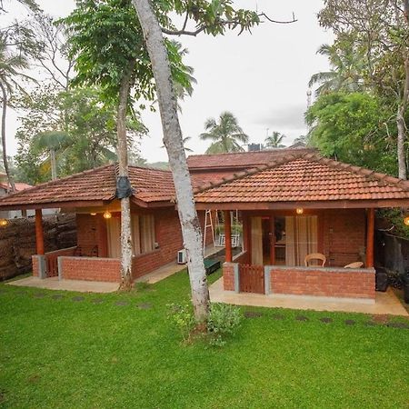 Click Hiriketiya Hotel Dikwella Bagian luar foto