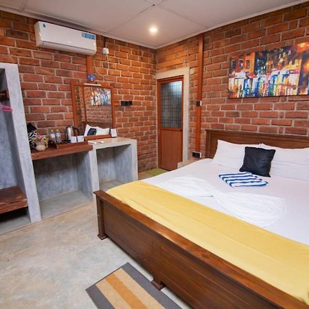 Click Hiriketiya Hotel Dikwella Bagian luar foto