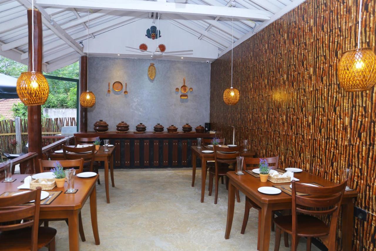 Click Hiriketiya Hotel Dikwella Bagian luar foto