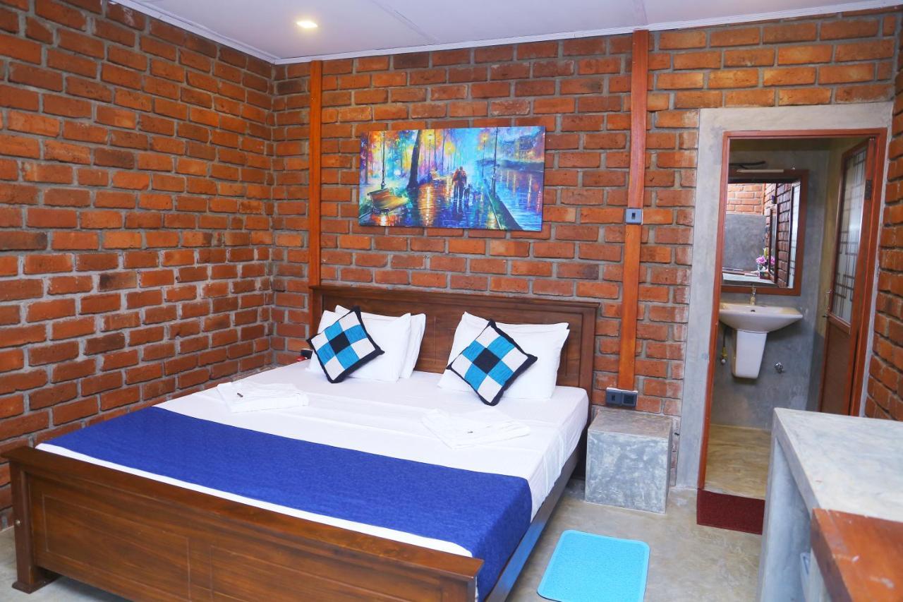Click Hiriketiya Hotel Dikwella Bagian luar foto