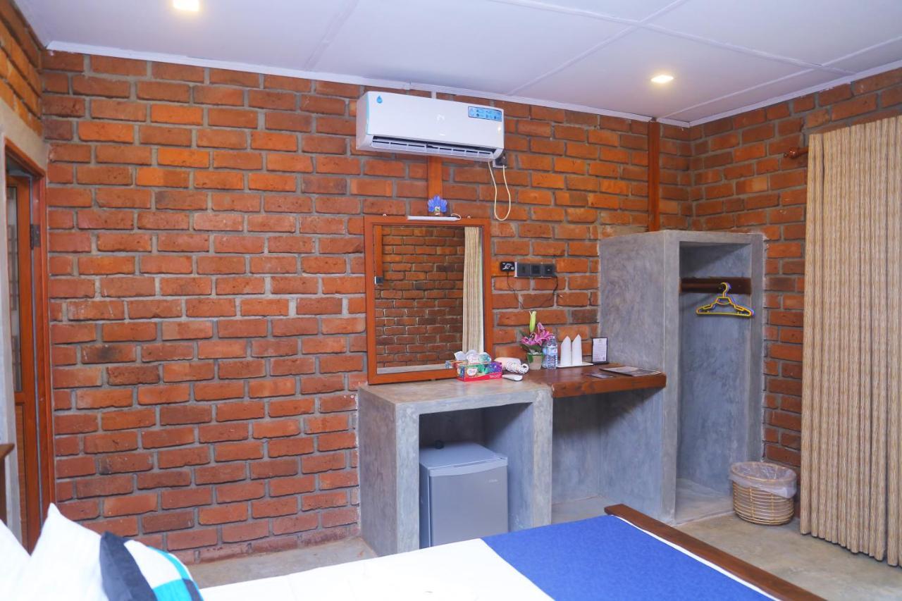 Click Hiriketiya Hotel Dikwella Bagian luar foto