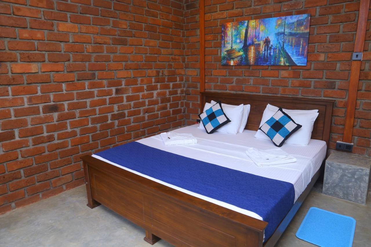 Click Hiriketiya Hotel Dikwella Bagian luar foto