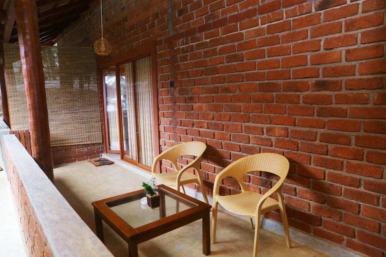 Click Hiriketiya Hotel Dikwella Bagian luar foto