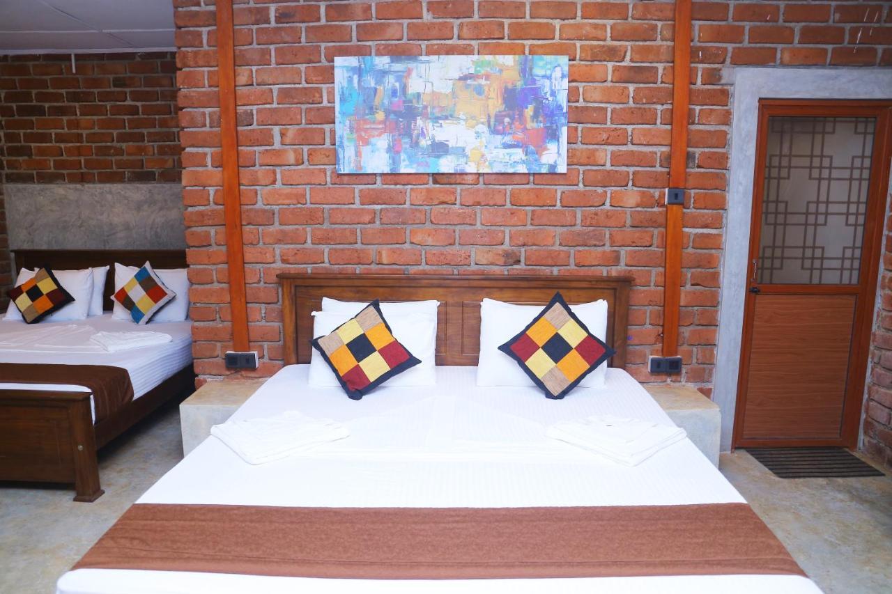 Click Hiriketiya Hotel Dikwella Bagian luar foto
