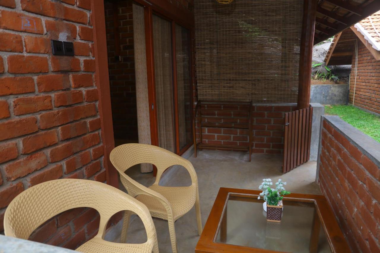 Click Hiriketiya Hotel Dikwella Bagian luar foto