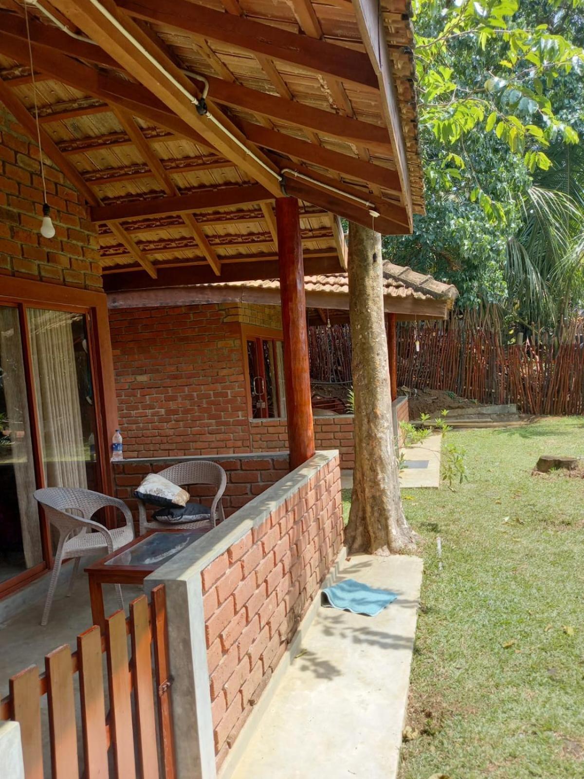 Click Hiriketiya Hotel Dikwella Bagian luar foto