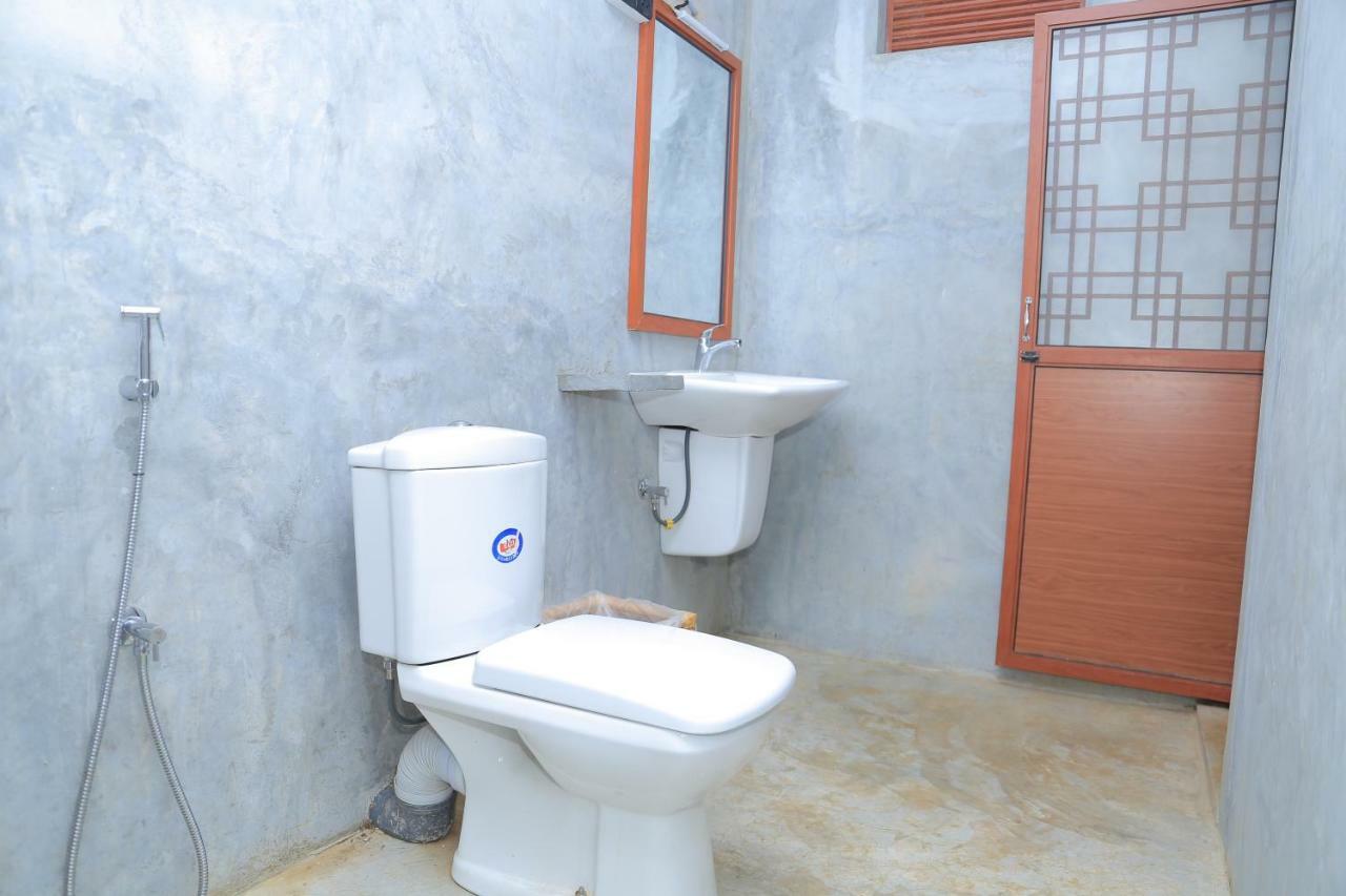 Click Hiriketiya Hotel Dikwella Bagian luar foto